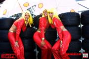 Girls beim Formel 1 GP Brasilien 2001 Photo: Thomas Melzer Tel&Fax: +49 (0)75852679 Mobil: +49 (0) 1717076883 Mobil: +49 (0) 1716379711 www.motorsportpressebild.com Schiessstattstr. 8 88356 Ostrach Germany