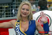Gridgirl Formel 1 GP Australien Melbourne 2003 Photo: Thomas Melzer Tel&Fax: +49 (0)75852679 Mobil: +49 (0) 1717076883 Mobil: +49 (0) 1716379711 www.motorsportpressebild.com Schiessstattstr. 8 88356 Ostrach Germany