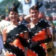 Girls beim Formel 1 GP England 2001 Photo: Thomas Melzer Tel&Fax: +49 (0)75852679 Mobil: +49 (0) 1717076883 Mobil: +49 (0) 1716379711 www.motorsportpressebild.com Schiessstattstr. 8 88356 Ostrach Germany