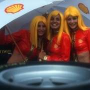 Girls beim Formel 1 GP Brasilien 2001 Photo: Thomas Melzer Tel&Fax: +49 (0)75852679 Mobil: +49 (0) 1717076883 Mobil: +49 (0) 1716379711 www.motorsportpressebild.com Schiessstattstr. 8 88356 Ostrach Germany