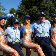 Girls beim Formel 1 GP Australien 2001 Photo: Thomas Melzer Tel&Fax: +49 (0)75852679 Mobil: +49 (0) 1717076883 Mobil: +49 (0) 1716379711 www.motorsportpressebild.com Schiessstattstr. 8 88356 Ostrach Germany