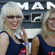 Girls beim Formel 1 GP Italien in Monza 2003 Photo: Thomas Melzer Tel&Fax: +49 (0)75852679 Mobil: +49 (0) 1717076883 Mobil: +49 (0) 1716379711 www.motorsportpressebild.com Schiessstattstr. 8 88356 Ostrach Germany